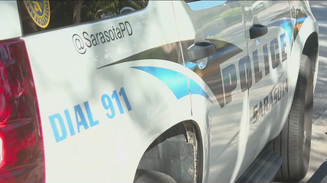 Sarasota police searching for 2 hit-and-run drivers